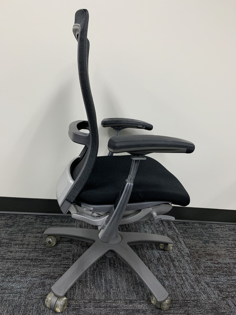 Pre-Owned Knoll Life Chair